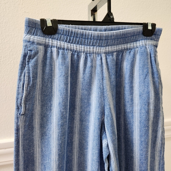 Old Navy Blue and White Striped Pants - Picture 4 of 11